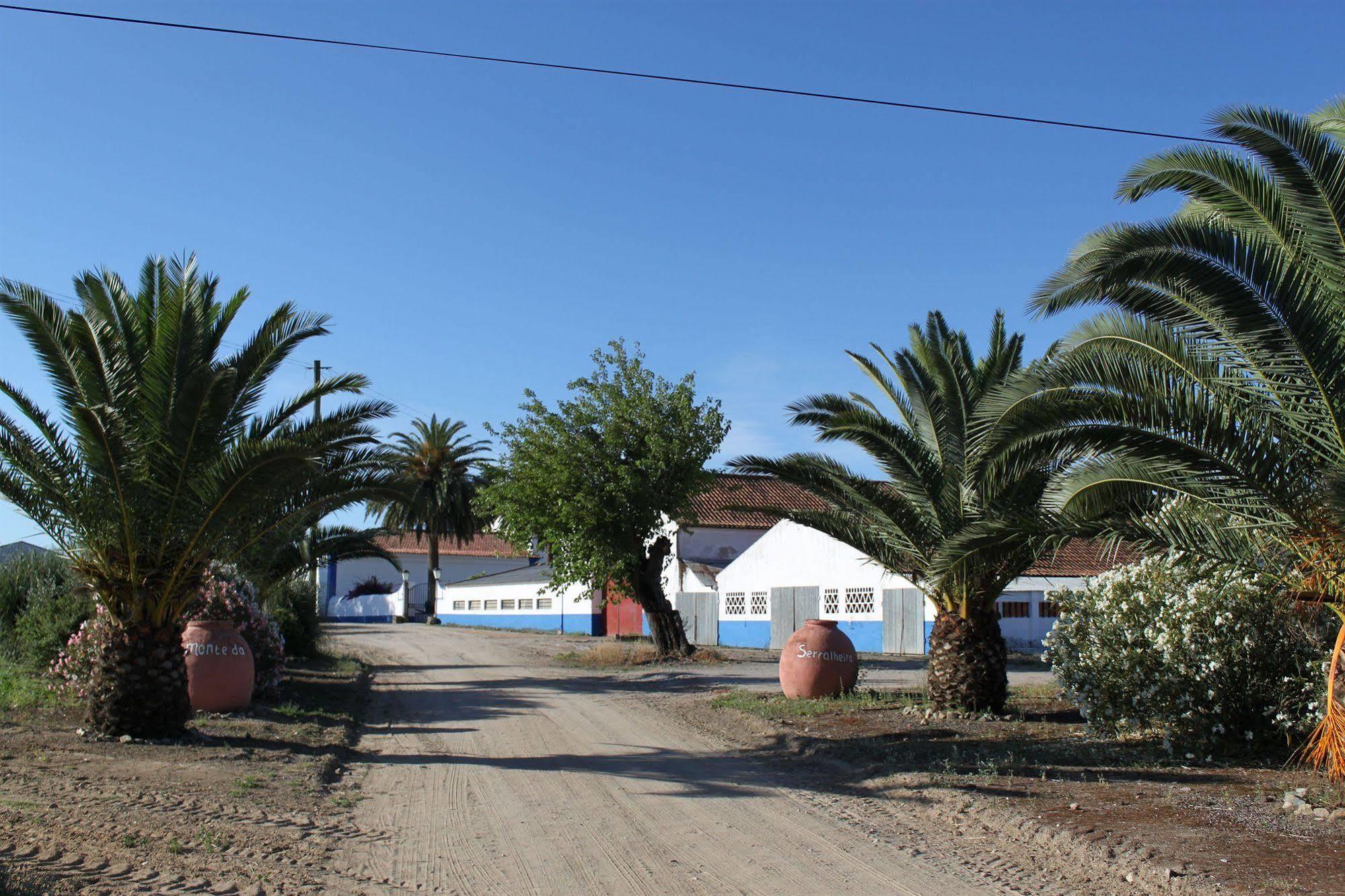 Monte Da Serralheira Agro Turismo Évora Eksteriør billede